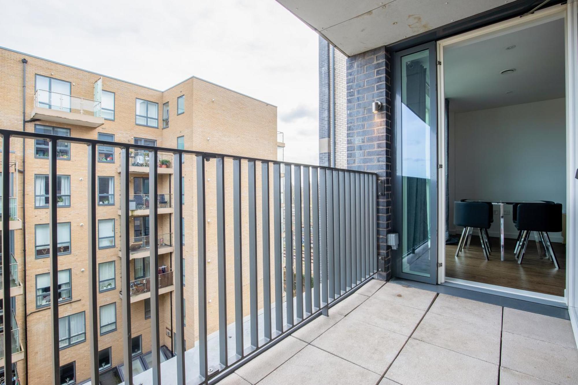 Londwell, Stylish Docklands Flat With Private Terrace